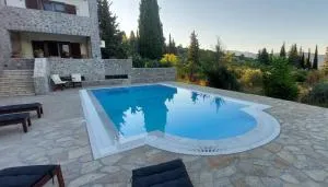 Πολυτελής Κατοικία στην Αμφίκλεια - Mendhenítsa