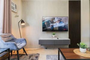 Entire 3BR Furnished House Near Cebu IT Park with Parking, Fast WiFi, Netflix and More