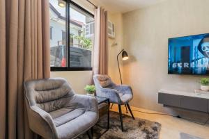 Entire 3BR Furnished House Near Cebu IT Park with Parking, Fast WiFi, Netflix and More