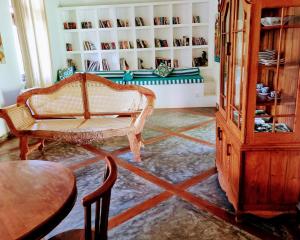 Ardeen Villa - superb 3 bedroom beachfront BB for 6, in Ranna- Tangalle- pick up, serviced, taxes included