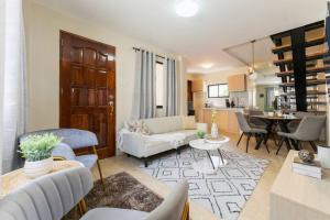 Furnished 3BR Townhouse Near Cebu IT Park with Parking, Fast WiFi, Netflix and More