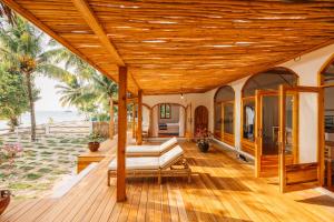 Kubu Pantai - Bela Sulu Villas