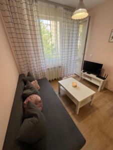 Уютен тристаен апаратамент,намиращ се на тиха и спокойна улица