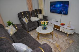 Luxurious 1Bedroom in Kilimani, Equipped gym, Serviced lift, Speedy Wifi, Garden Views, Kids play area, Proximity to yaya centre shopping malls, restaurants and bars