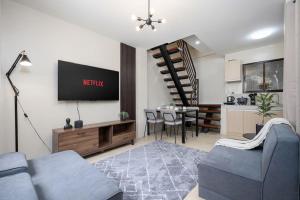 Whole 3BR Furnished Townhouse Near Cebu IT Park with Parking, Fast WiFi, Netflix and More