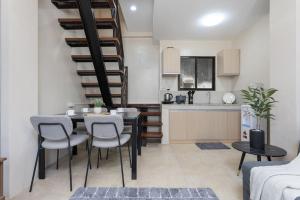 Whole 3BR Furnished Townhouse Near Cebu IT Park with Parking, Fast WiFi, Netflix and More