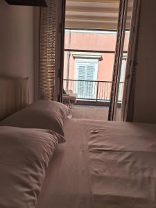 Bartolo White Apartment