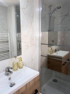 Studio Élégant Près de Tous Commerces et Gare RERC