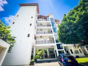 Twenty- Two Swiss Residence - Pelena