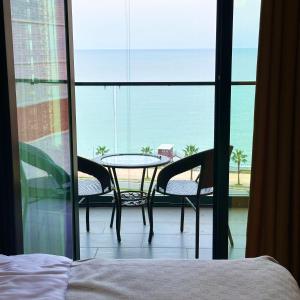 Seaside sunny apartments 95c