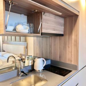 Seaside sunny apartments 95c