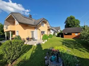 Apartma Aurora - Лесце