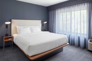 1 Bedroom Suite, 1 King room in Courtyard by Marriott Portland Airport