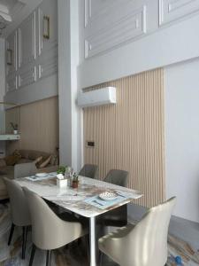 Penthouse Griha, Lazimpat