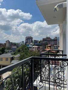 Penthouse Griha, Lazimpat