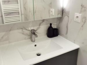 60m2 New designed 2 bdrs apt heart of Paris 75002 N2-108