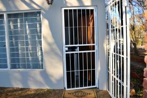 Cosy Mountain FarmStay w private Boma