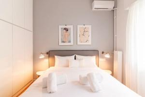 Ellas Cozy escape with balcony!