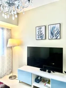 Wanderlust Getaway at Serin East Tagaytay hi-flr, balcony & own parking - Cavite