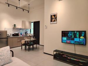 Premium Familystay Urban Suites-3BR 14 pax