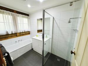 Halls Gap Log Cabins