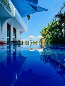 Biệt Thự Có Hồ Bơi Riêng (Villa with Private Pool)