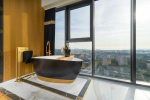 Hanza Tower Original 21st Floor- Sea and City-View