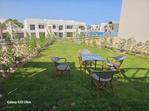 Makadi home lake view & garden