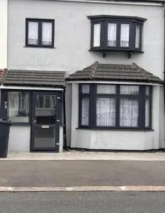 5 bed room house - Barkingside