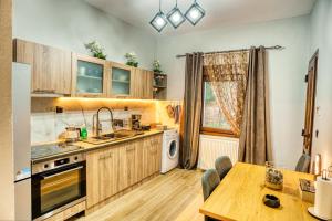 Four lakes luxury suites