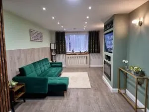 Two BDR Entire House in London by--ZAFTASTIC-- - London