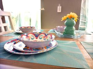 SEA LA VIE COZY BEACH HOME ON 500 BLOCK, Walk to beach only half mile away, SLEEPS 6