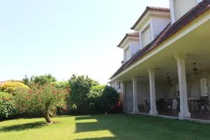Chalet con piscina - Santiago