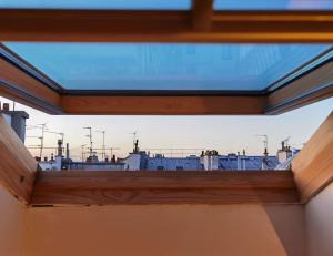 Top roof view studio with elevator 1mn St Germain