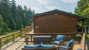 Cosy Lake Paradise 4-Bed Retreat Pet Friendly
