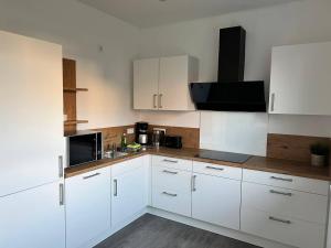 Einzigartiger Neubau-Bungalow - Luxus-Küche, große Terrasse mit Garten - Perfekt für Familie und Gruppen