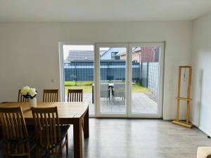 Einzigartiger Neubau-Bungalow - Luxus-Küche, große Terrasse mit Garten - Perfekt für Familie und Gruppen