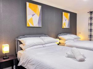 Spacious 5 Bedroom Near Airport