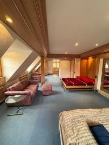 Dachgeschoss Wohnung in Bahnhof- und Seenähe - Rausch