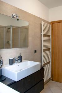 Riva Central Apartment - Free Parking