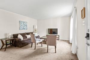 Prime Location 2 BR Oasis with Washer and Dryer