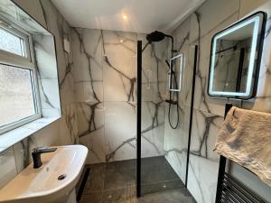 ENTIRE LUXURY HOUSE near CITY CENTRE - FREE PARKING