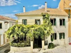 Casa Dolce with private plunge pool by DadoVillas - Valaneíon