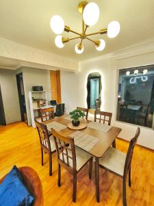 Udla Apartamento para 6 personas frente al Mall Riocentro