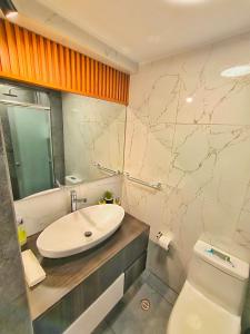 Udla Apartamento para 6 personas frente al Mall Riocentro