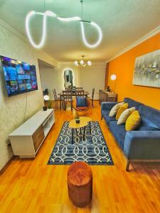 Udla Apartamento para 6 personas frente al Mall Riocentro