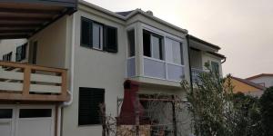 Obiteljski smještaj 100 m2, app 4stars, plaža, jacuzzi