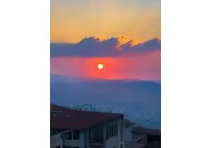 The Sunset Flat - Şarrūt