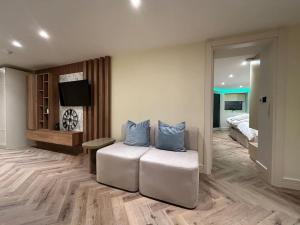 The Luxurious Hideaway