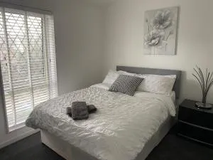 London Bliss Retreat - Superb 3-Bed House - Plumstead